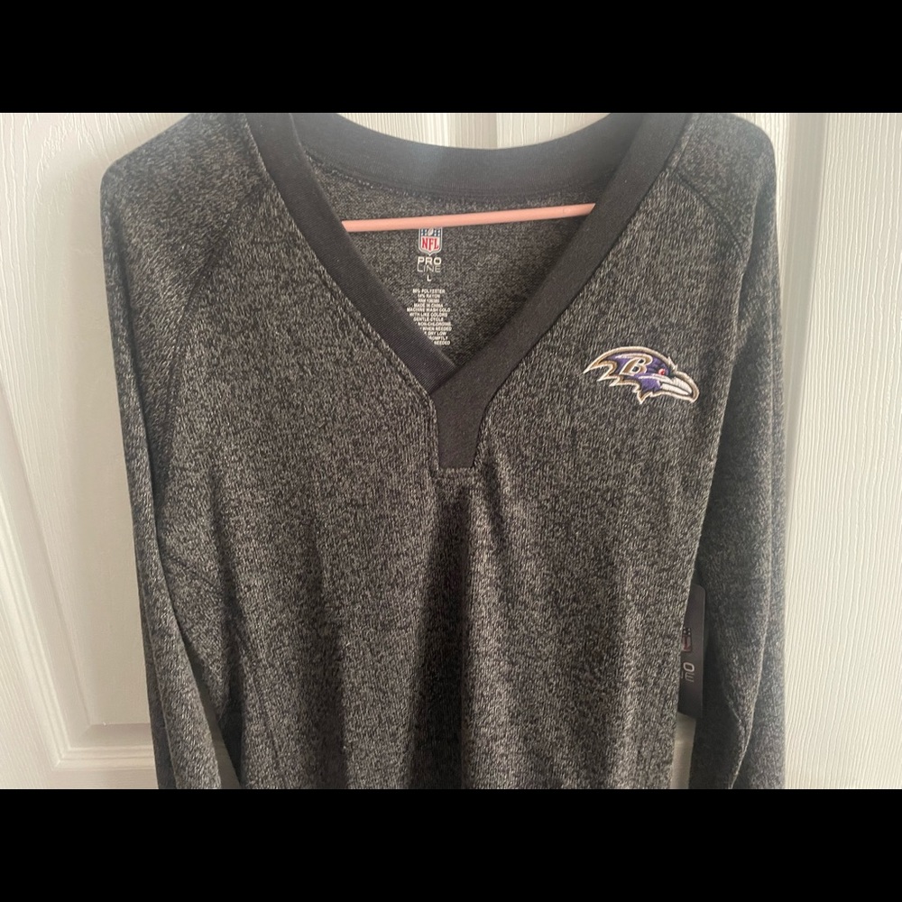 NFL Pro Line Woman’s V-neck Sweater size L